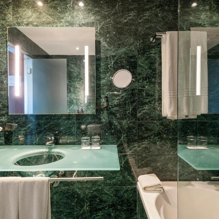 Leonardo Royal Hotel Barcelona Forum - Deluxe Double or Twin Room with Sea View - 6