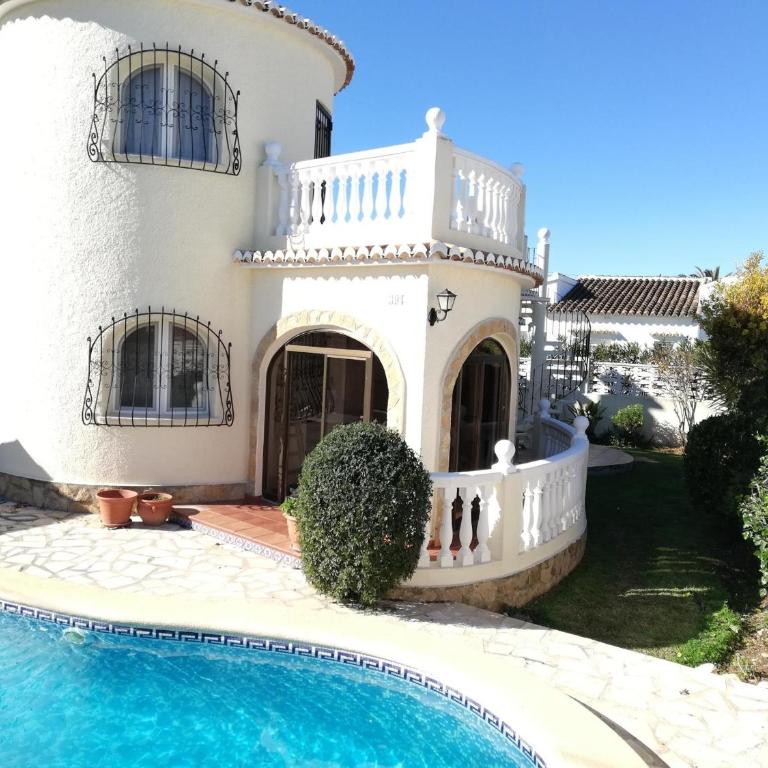 Villa moderna cerca de la playa con amplia terraza - ES-373-7 - Villa - 1