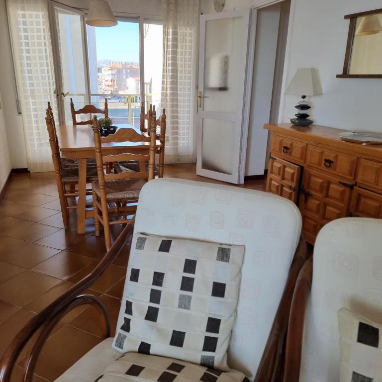 Apartamento cómodo con terraza a 200 m de la playa - HISP-236-176 - Apartment - 10