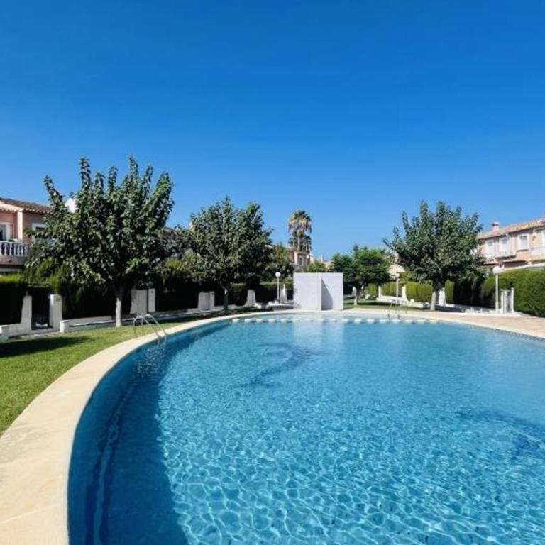 Encantador Adosado en Denia - Ideal para Vacaciones - ES-373-37 - Casa - 2