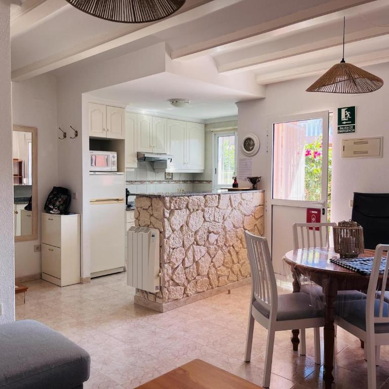 Encantador Adosado en Denia - Ideal para Vacaciones - ES-373-37 - Casa - 4