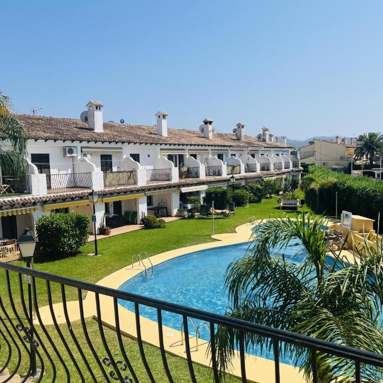 Casa adosada 2 hab. cómoda en Els Poblets con Wi-Fi y aparcamiento - ES-373-66 - Casa - 2