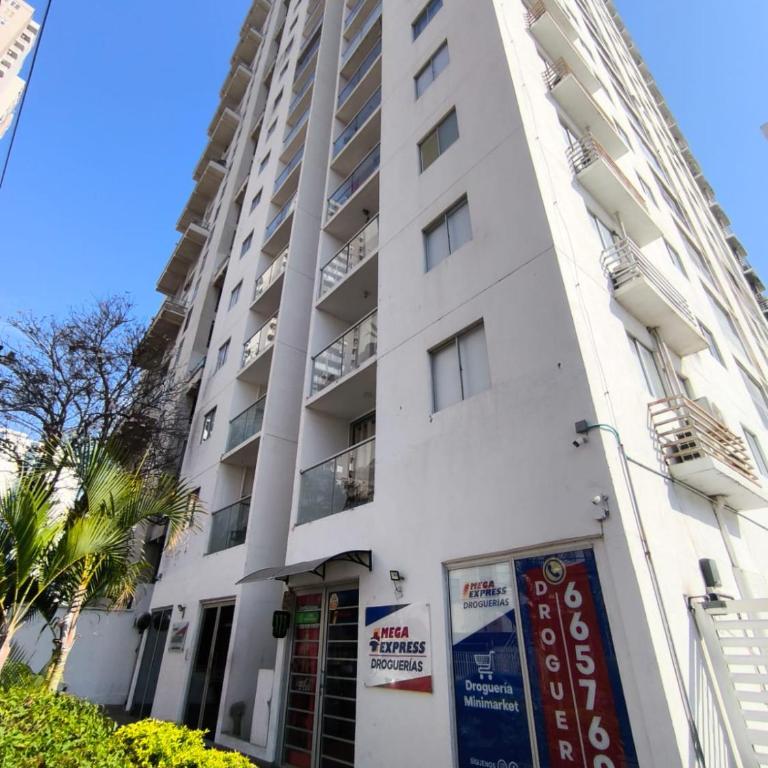 Cartagena 20th Floor with Ocean View - Three-Bedroom Apartment - 20