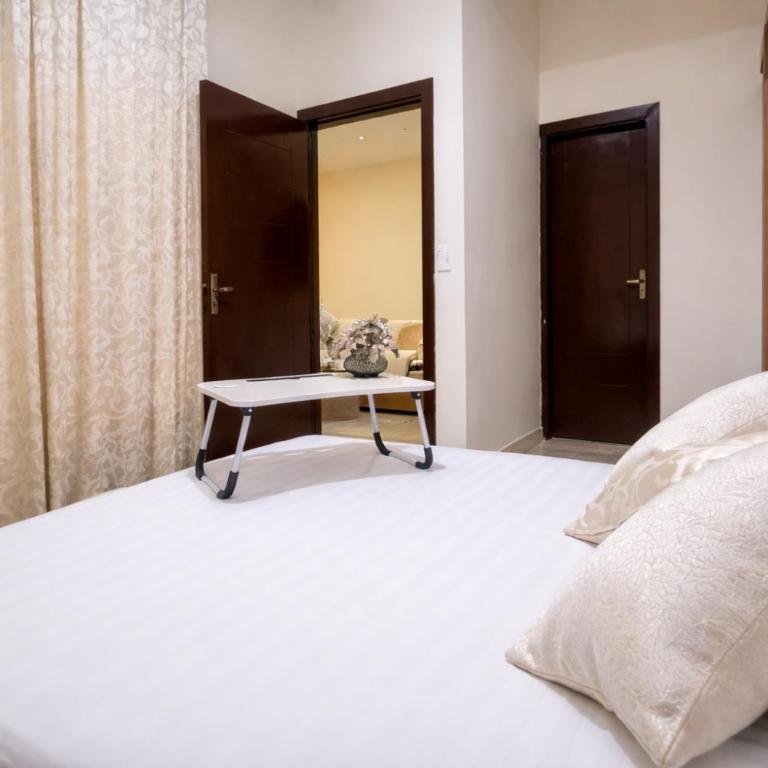 Posada Express I Airport Layover Stay - Sleep & Fly - Double Room with Private Bathroom - 5