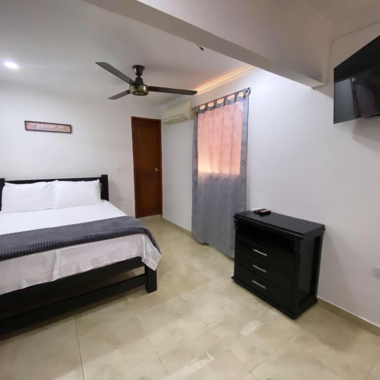 Hotel Tariq Monteria - Habitación Doble Estándar con 2 camas dobles - 3