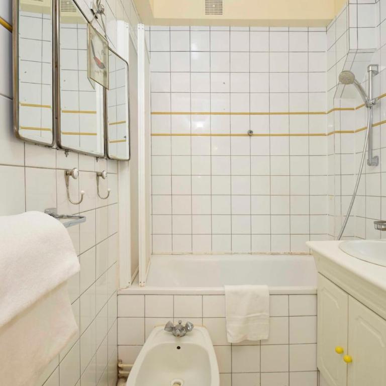 Parisian Home 2 bedrooms Marais - Bastille - Two-Bedroom Apartment - 24