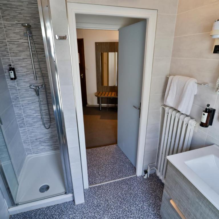 Hôtel de l'Europe Grenoble hyper-centre - Chambre Familiale Standard - 4
