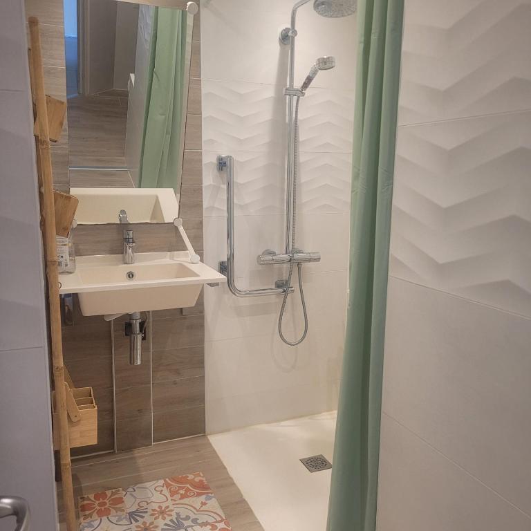 L'Arche by TAH - Face mer avec balcon-Hyper centre - Two-Bedroom Apartment - 10