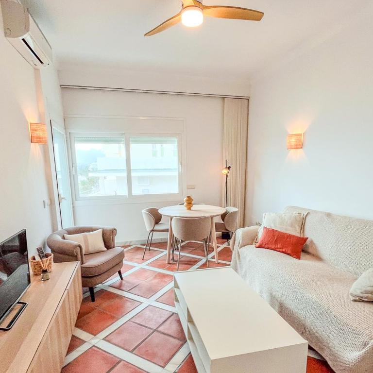 Skol 536 - Great One Bed Apartment with Wonderful Sea View. - One-Bedroom Apartment - 1