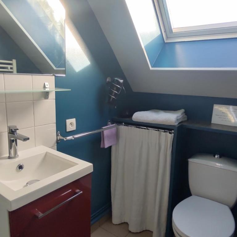 Studio au 2e étage de notre maison de ville - Chambre Quadruple avec Salle de Bains Privative - 7