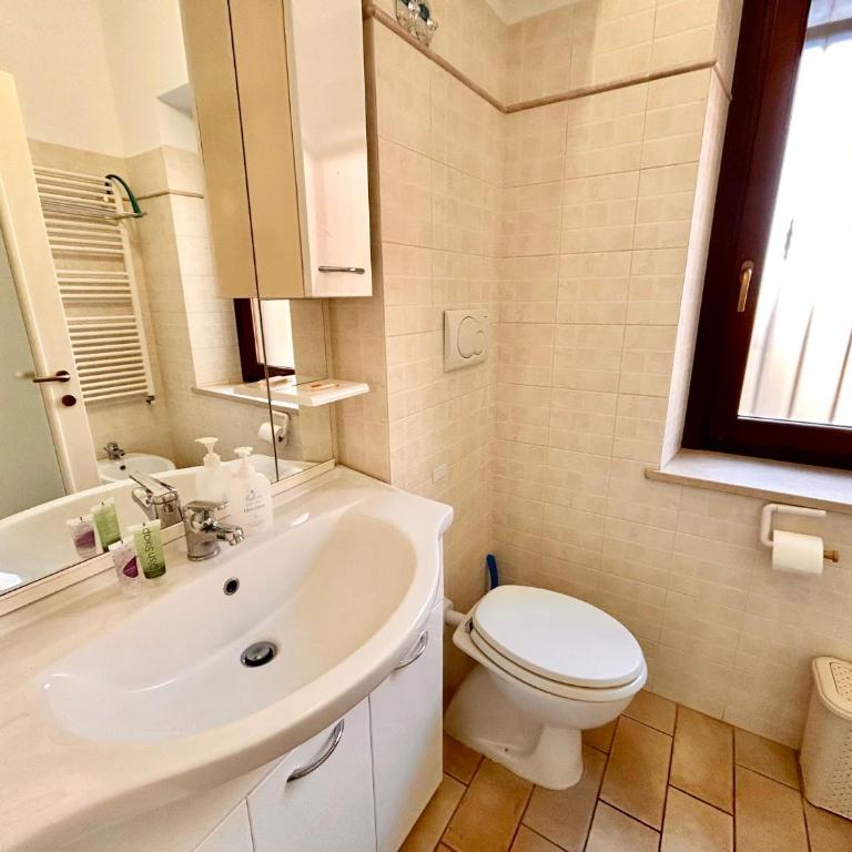 LA CASA DI ANGELO IN CENTRO a piano terra con aria condizionata - One-Bedroom Apartment - 7