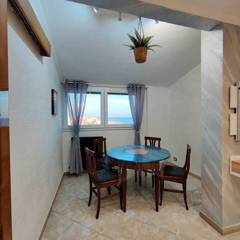 Elegant Seafront Apartment in Ostia | Beach Access - Appartamento con 2 Camere da Letto, Balcone e Vista mare - 4