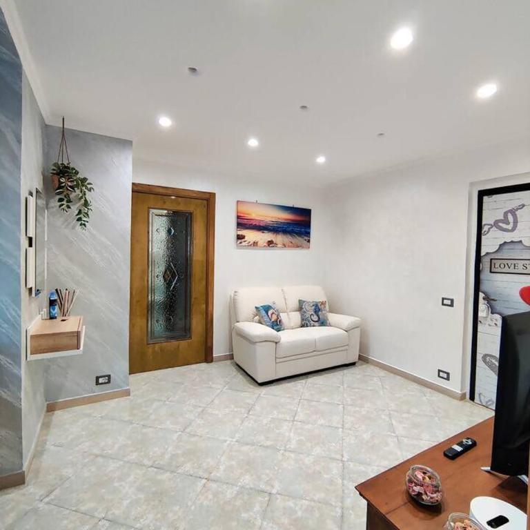 Elegant Seafront Apartment in Ostia | Beach Access - Appartamento con 2 Camere da Letto, Balcone e Vista mare - 5