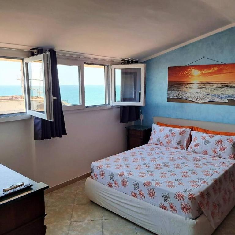 Elegant Seafront Apartment in Ostia | Beach Access - Appartamento con 2 Camere da Letto, Balcone e Vista mare - 25