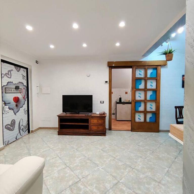 Elegant Seafront Apartment in Ostia | Beach Access - Appartamento con 2 Camere da Letto, Balcone e Vista mare - 29