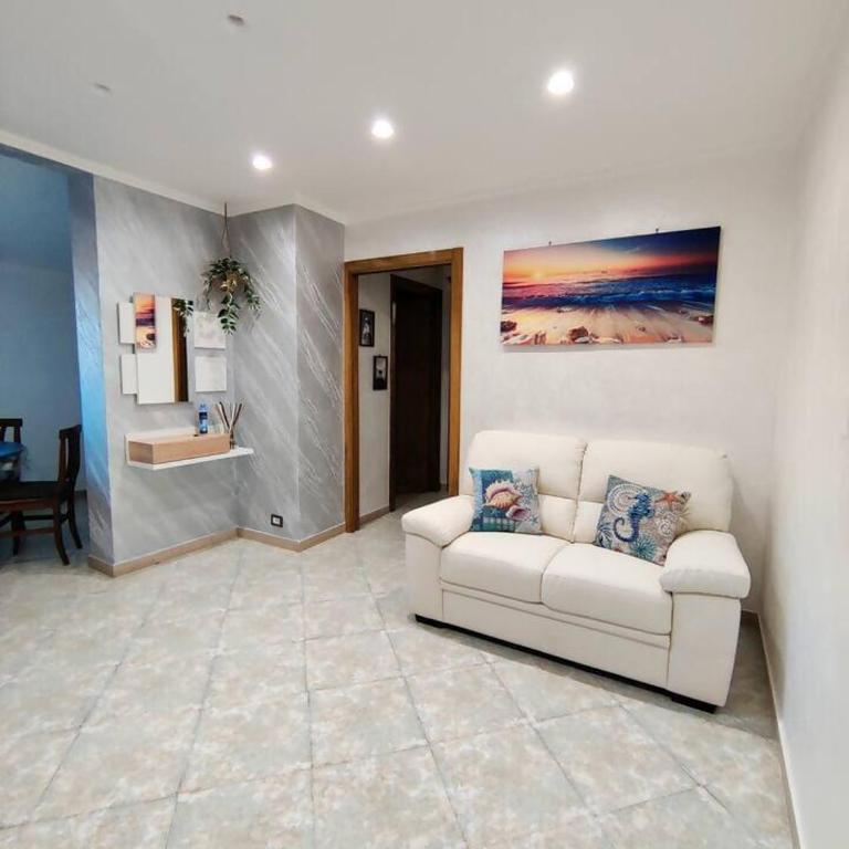 Elegant Seafront Apartment in Ostia | Beach Access - Appartamento con 2 Camere da Letto, Balcone e Vista mare - 31