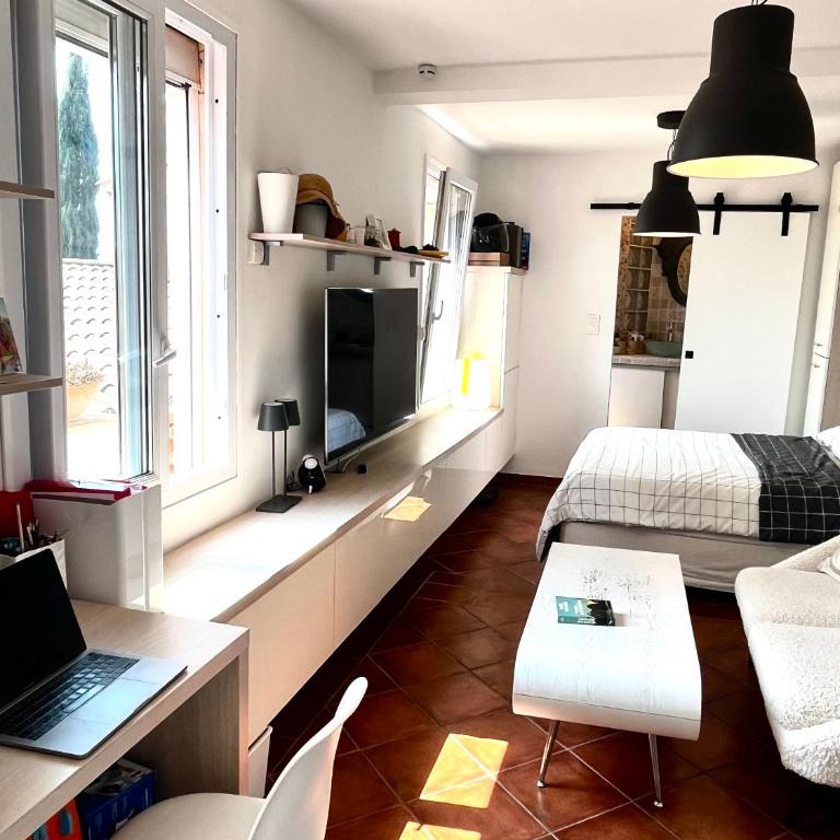 Petite maison indépendante, vue mer, terrasse, piscine chauffée - Maison 1 Chambre - 11