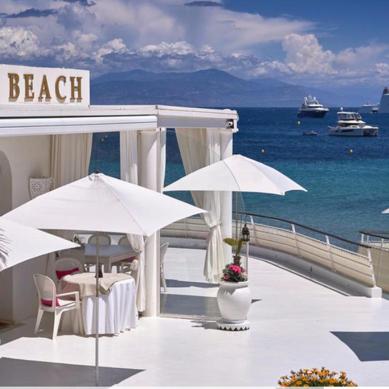 Villa pieds dans l'eau au Cap d'Antibes - Villa - 1