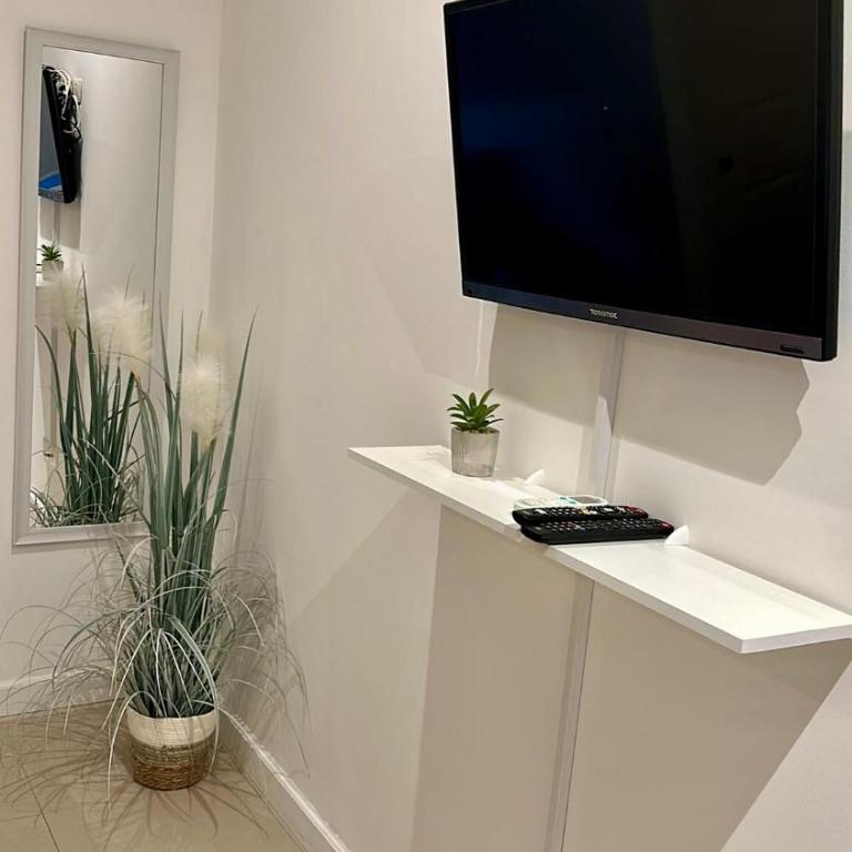 Solanas, Green Park - Studio Apartment with Queen Bed - 49