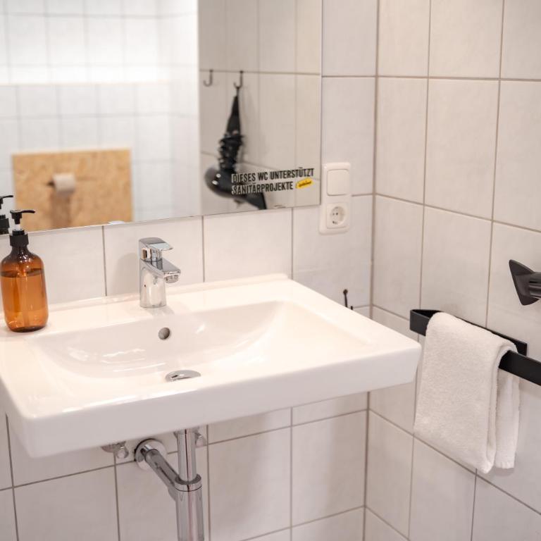 Weitnau Stays - Hotel & Hostel - Doppelzimmer mit Balkon - 7