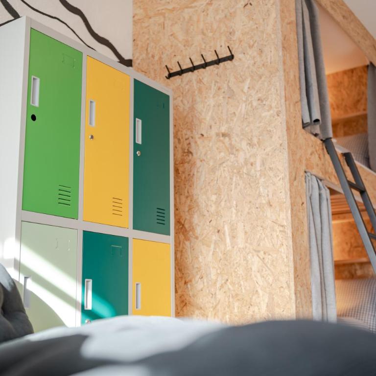 Weitnau Stays - Hotel & Hostel - Bett im gemischten 6-Bett-Schlafsaal - 6