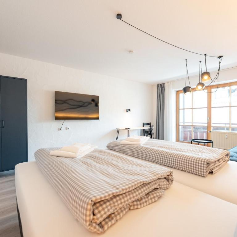 Weitnau Stays - Hotel & Hostel - Doppelzimmer mit Balkon - 11
