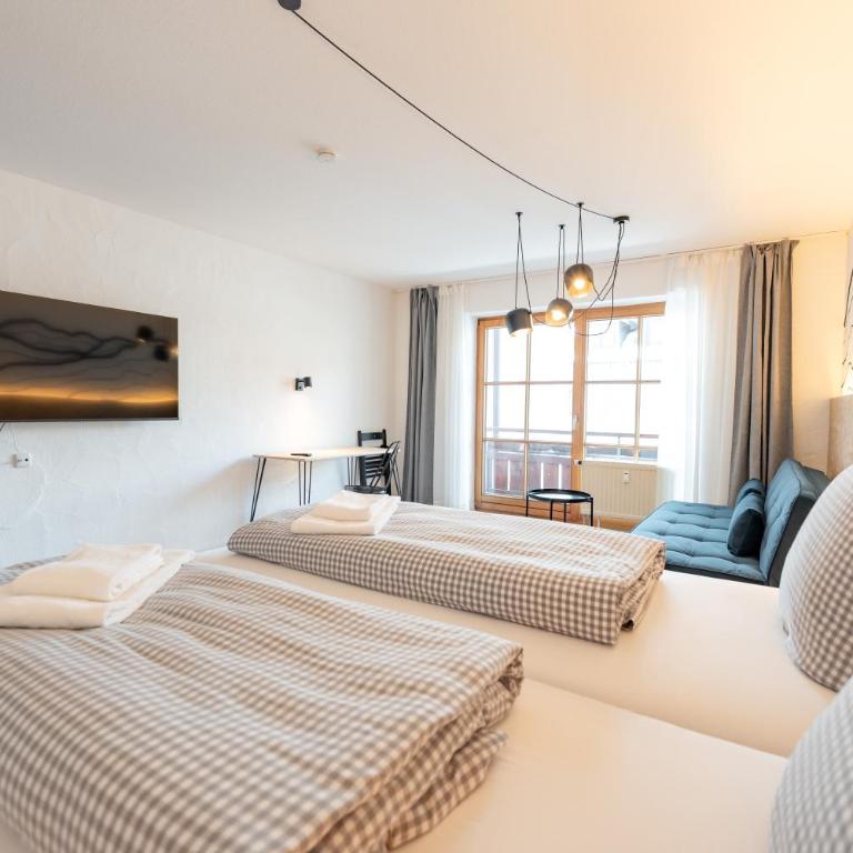 Weitnau Stays - Hotel & Hostel - Doppelzimmer mit Balkon - 10