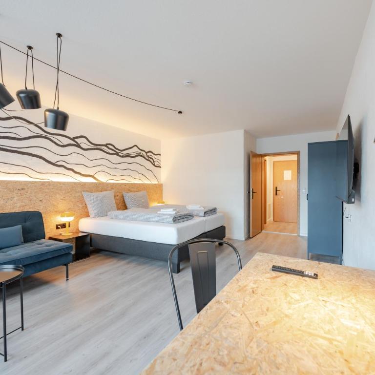 Weitnau Stays - Hotel & Hostel - Doppelzimmer mit Balkon - 8