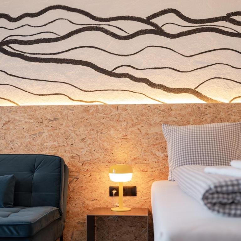 Weitnau Stays - Hotel & Hostel - Doppelzimmer mit Balkon - 12