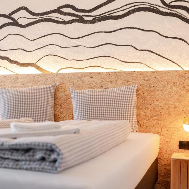 Weitnau Stays - Hotel & Hostel - Doppelzimmer mit Balkon - 13
