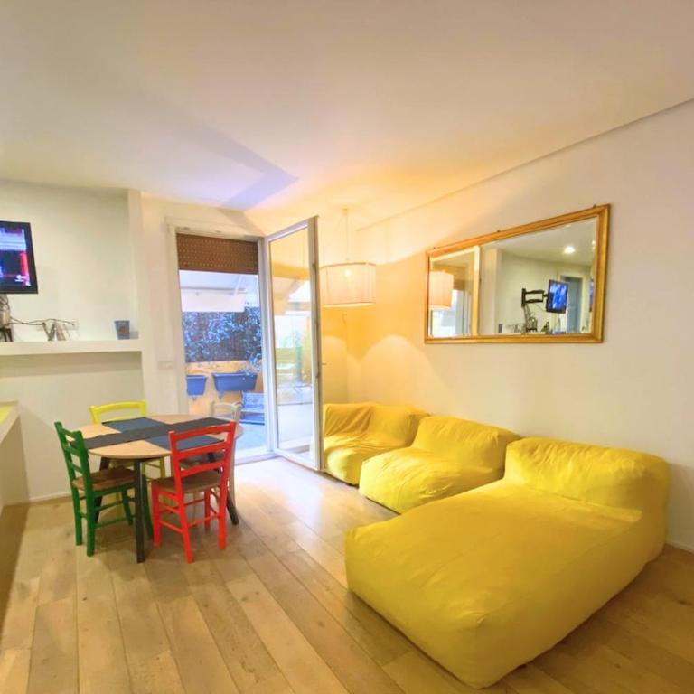 Large Apartment with Courtyard - Historic Center - Appartamento con 2 Camere da Letto - 10