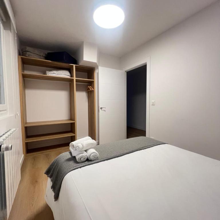 Estilo y Comodidad junto al Hospital y Central Bus - Three-Bedroom Apartment - 27