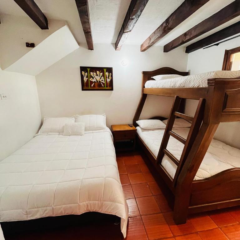 Hospedería Villa Lucía - Family Room with Private Bathroom - 3
