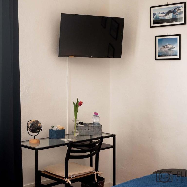 Pit Stop - Large Double Room - 11