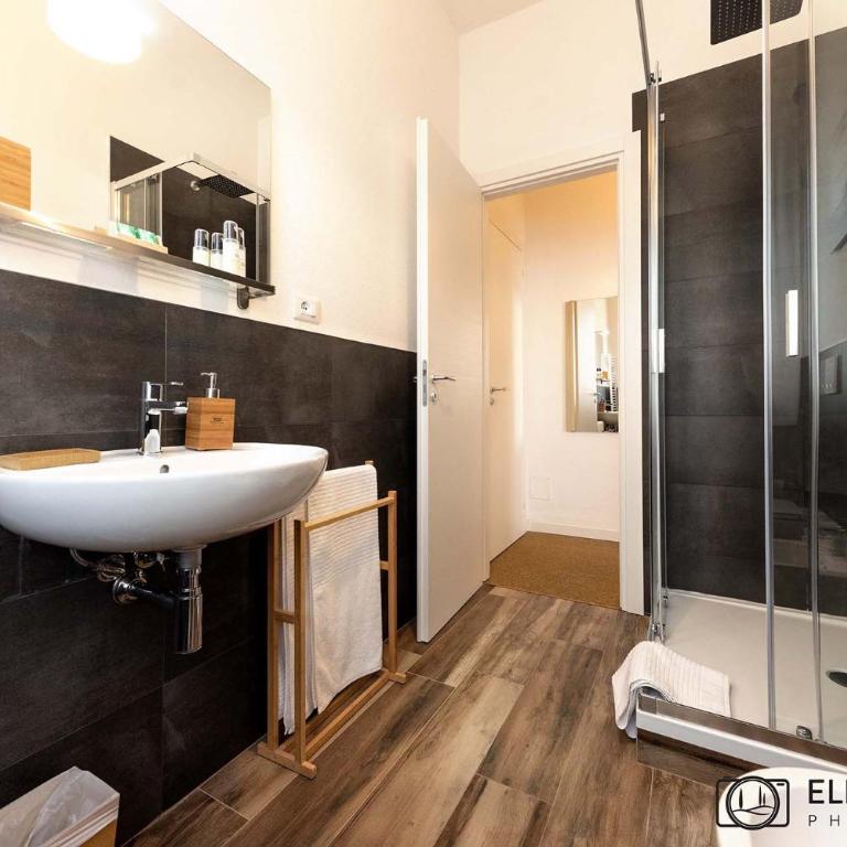 Pit Stop - Large Double Room - 41