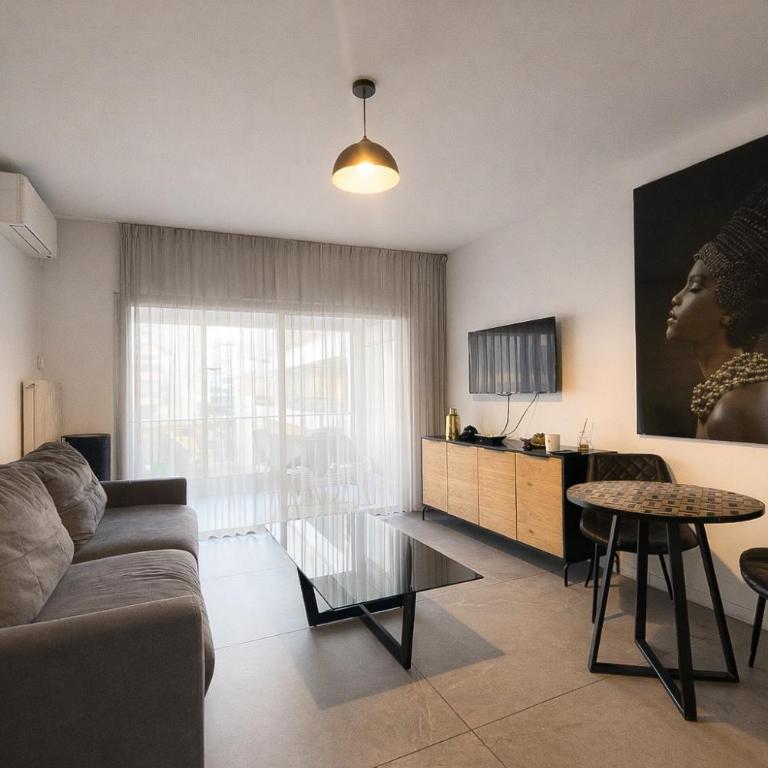 BEAUTIFUL 1 - BR APARTMENT - Next To Rue Antibes - Apartment - 2
