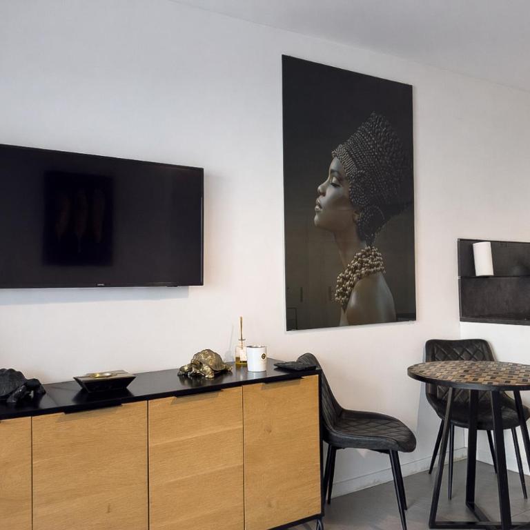 BEAUTIFUL 1 - BR APARTMENT - Next To Rue Antibes - Apartment - 6