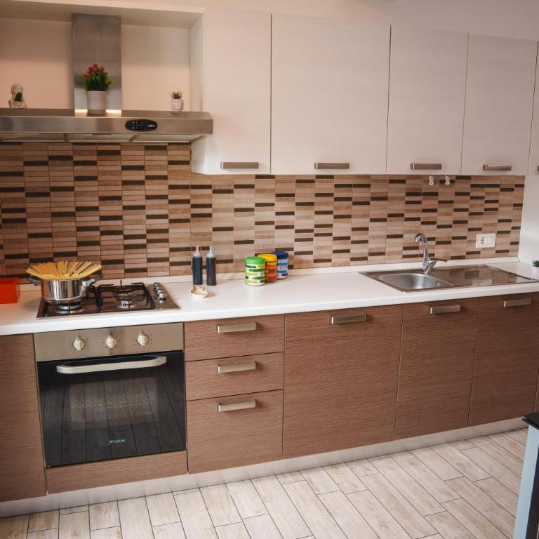 EIGHTEEN KT GOLDEN APARTMENT - With garden and private parking just 5 minutes walk from the historic center - Two-Bedroom Apartment - 4