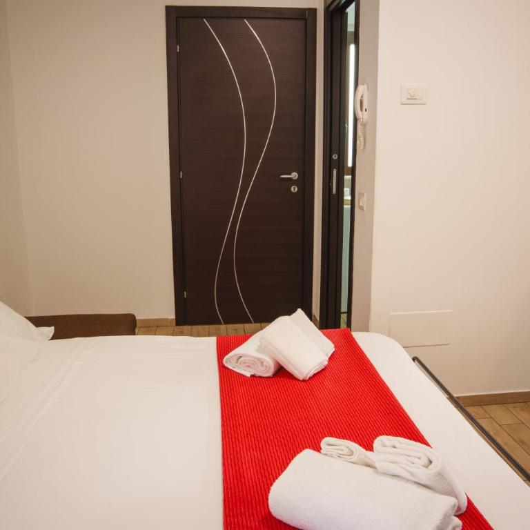 SEVENTEEN BLACK APARTMENT -With garden and private parking just 5 minutes walk from the historic center - Two-Bedroom Apartment - 11