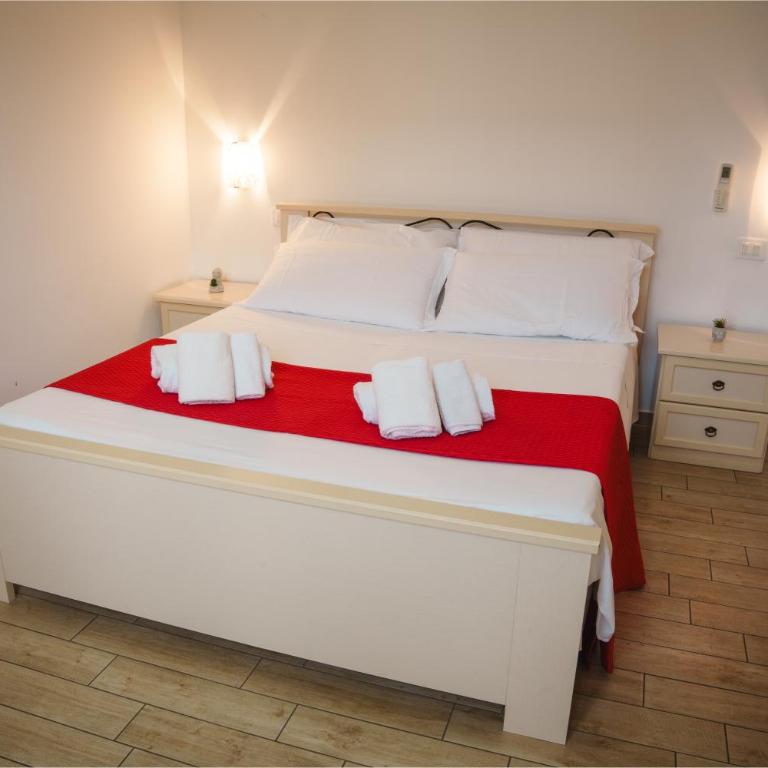 SEVENTEEN BLACK APARTMENT -With garden and private parking just 5 minutes walk from the historic center - Two-Bedroom Apartment - 7