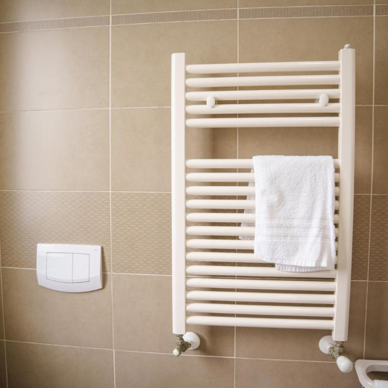 SEVENTEEN BLACK APARTMENT -With garden and private parking just 5 minutes walk from the historic center - Two-Bedroom Apartment - 17