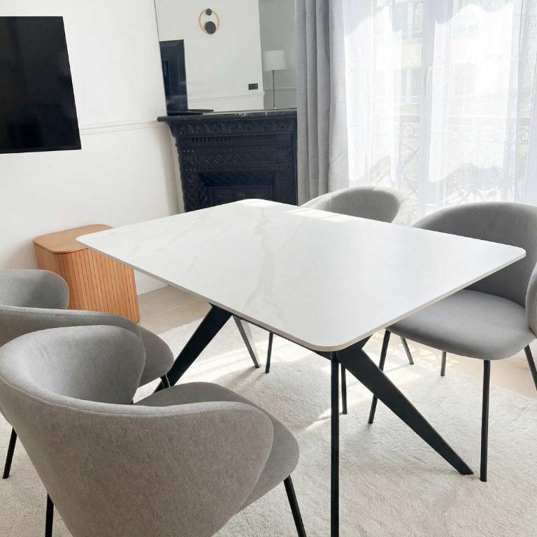 Golden Triangle AC by Melvane - Apartment - 5