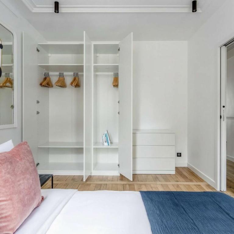 Golden Triangle AC by Melvane - Apartment - 6