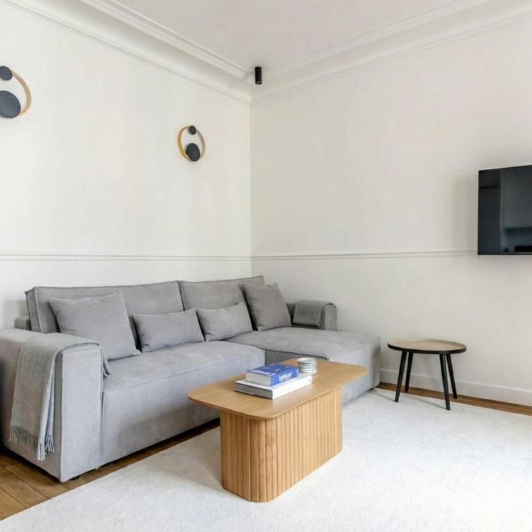 Golden Triangle AC by Melvane - Apartment - 10