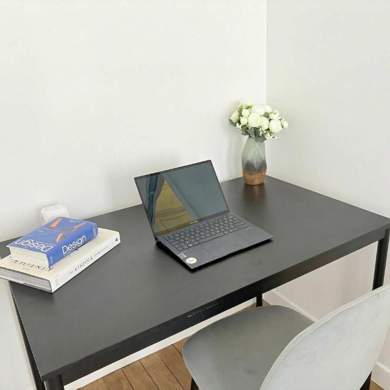 Golden Triangle AC by Melvane - Apartment - 13