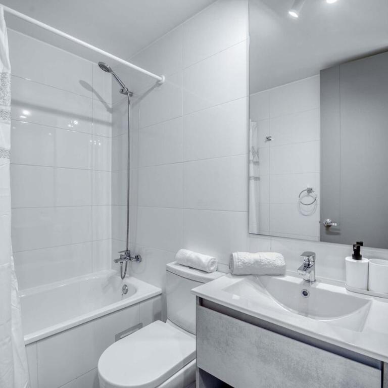 City Living- 2D with WIfi - Two-Bedroom Apartment - 7