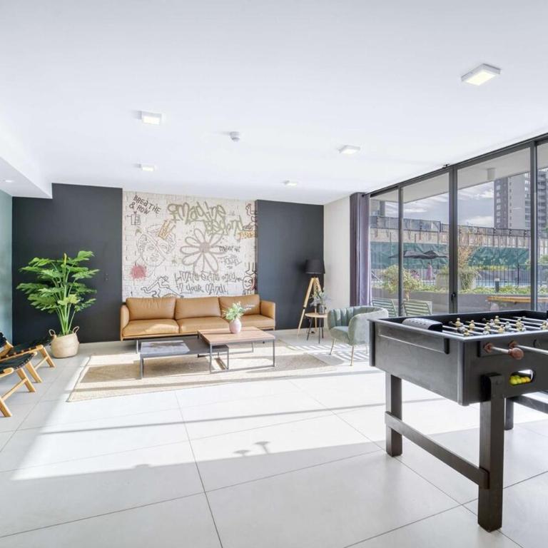 City Living- 2D with WIfi - Two-Bedroom Apartment - 14