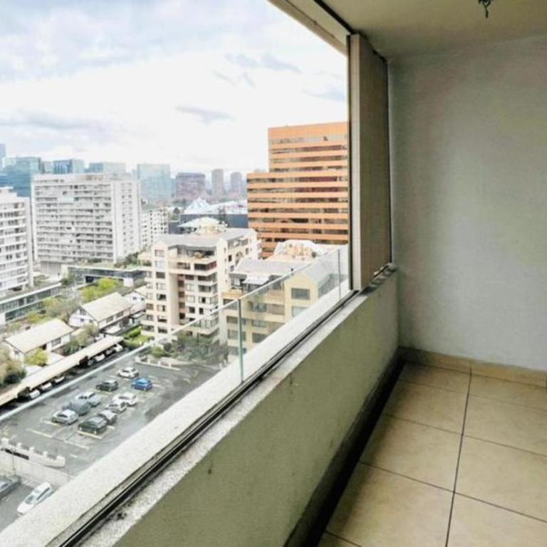 Departamento con vista mas piscina y estacionamiento al lado Parque Arauco - Two-Bedroom Apartment - 10