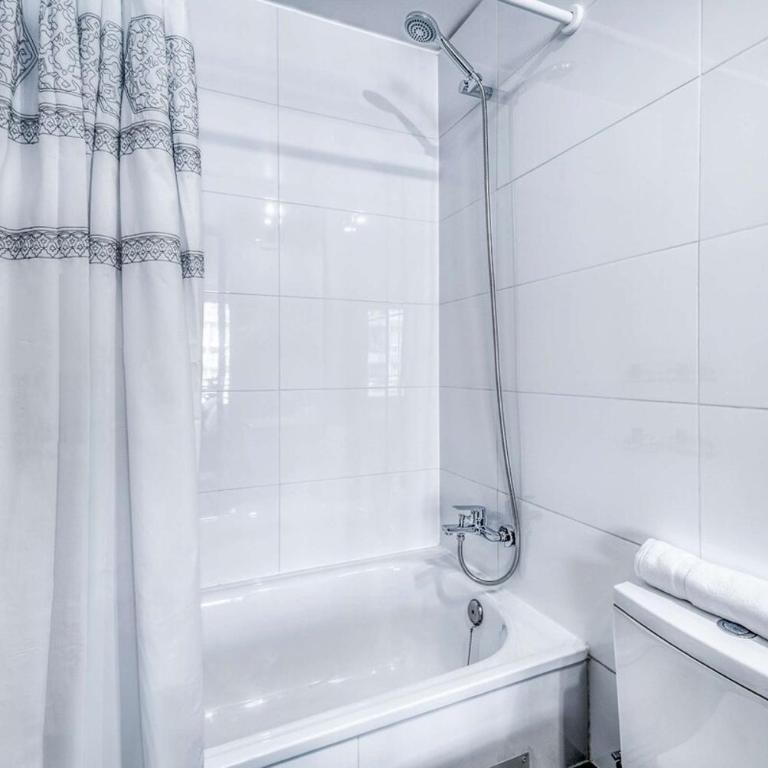 City Studio- Modern Studio with Wifi - Studio Apartment with Balcony - 9