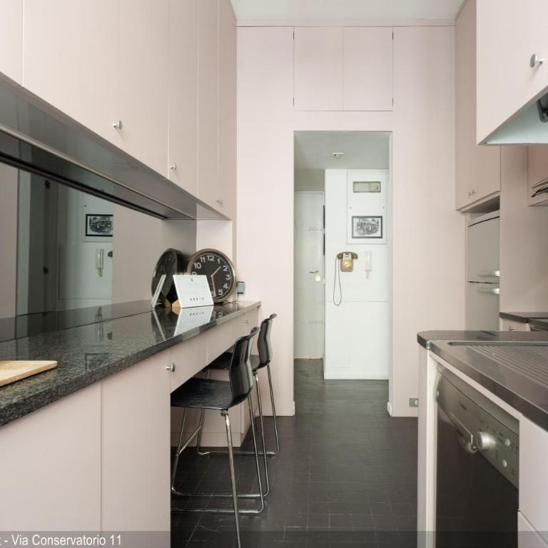 Brera Apartments in San Babila - Two-Bedroom Apartment- Via Conservatorio 11 - 2